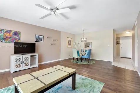 324 SE 10th Street Dania Beach FL 33004