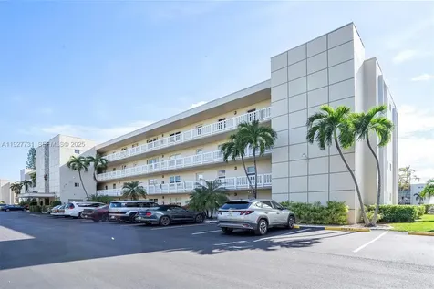 324 SE 10th Street Dania Beach FL 33004