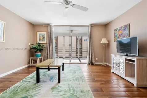 324 SE 10th Street Dania Beach FL 33004