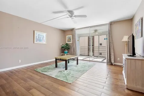 324 SE 10th Street Dania Beach FL 33004
