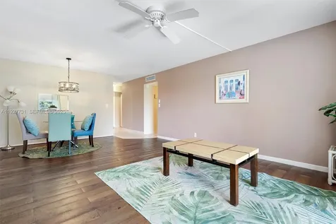 324 SE 10th Street Dania Beach FL 33004