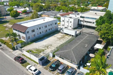 2268 SW 8th Street Miami FL 33135