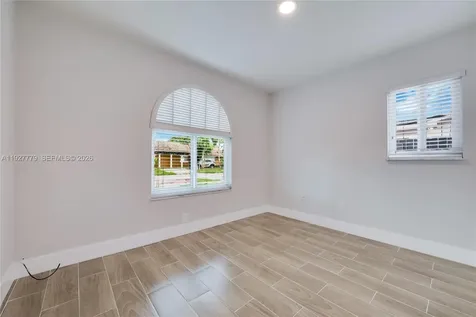 8952 SW 10th Terrace Miami FL 33174