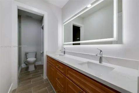8952 SW 10th Terrace Miami FL 33174