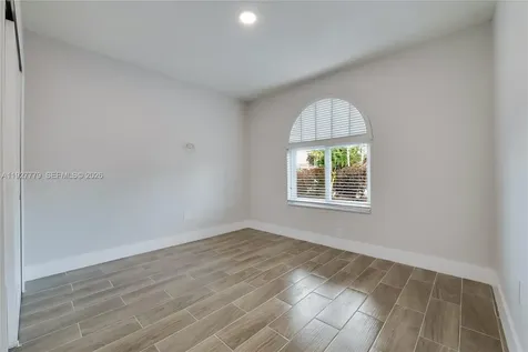8952 SW 10th Terrace Miami FL 33174
