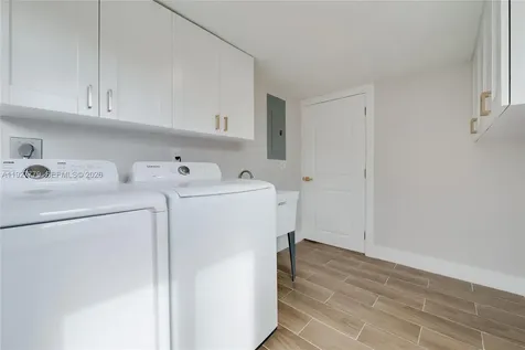 8952 SW 10th Terrace Miami FL 33174