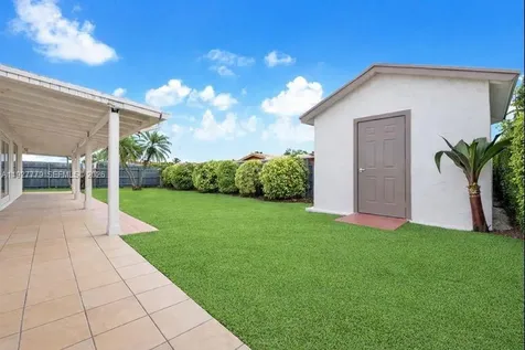 8952 SW 10th Terrace Miami FL 33174