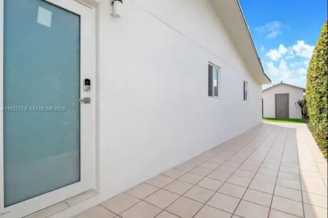 8952 SW 10th Terrace Miami FL 33174