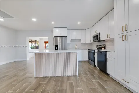 8952 SW 10th Terrace Miami FL 33174