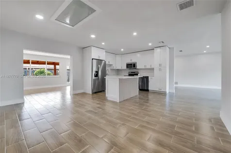 8952 SW 10th Terrace Miami FL 33174