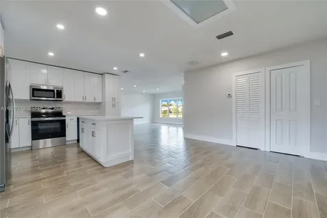 8952 SW 10th Terrace Miami FL 33174