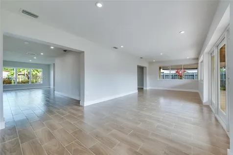 8952 SW 10th Terrace Miami FL 33174