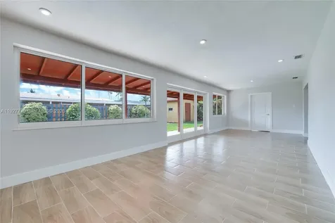 8952 SW 10th Terrace Miami FL 33174