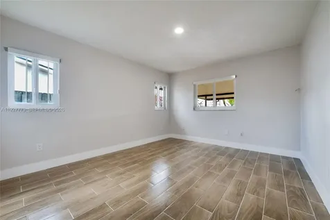 8952 SW 10th Terrace Miami FL 33174