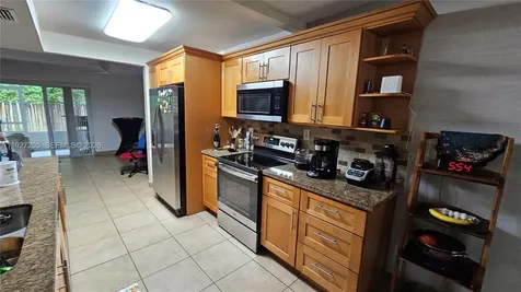2750 N 34th Avenue Hollywood FL 33021