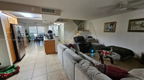 2750 N 34th Avenue Hollywood FL 33021
