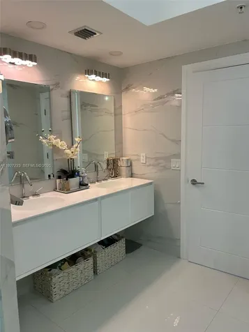 17555 Atlantic Boulevard Sunny Isles Beach FL 33160