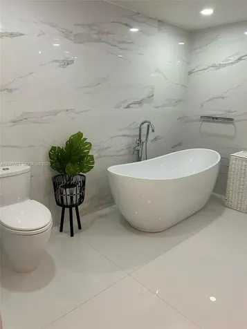 17555 Atlantic Boulevard Sunny Isles Beach FL 33160