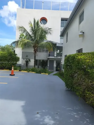 364 SW 11th Street Miami FL 33130