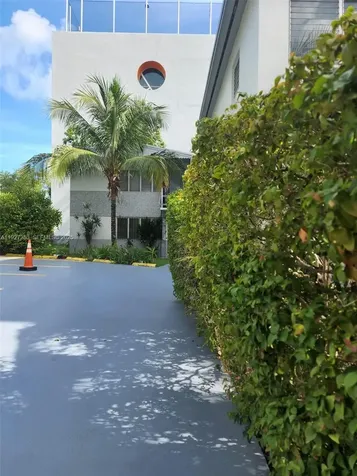 364 SW 11th Street Miami FL 33130