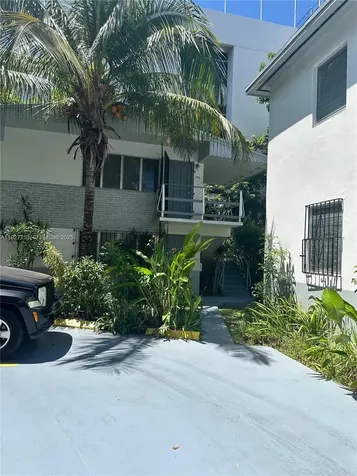 364 SW 11th Street Miami FL 33130