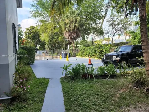 364 SW 11th Street Miami FL 33130