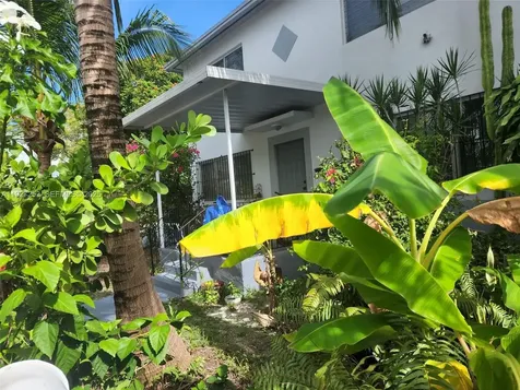 364 SW 11th Street Miami FL 33130