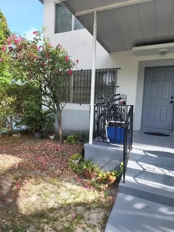 364 SW 11th Street Miami FL 33130