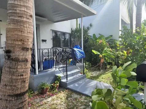 364 SW 11th Street Miami FL 33130