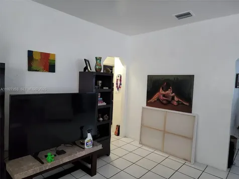 364 SW 11th Street Miami FL 33130