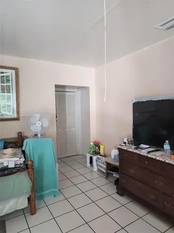 364 SW 11th Street Miami FL 33130