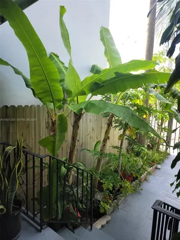 364 SW 11th Street Miami FL 33130