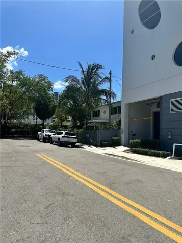 364 SW 11th Street Miami FL 33130