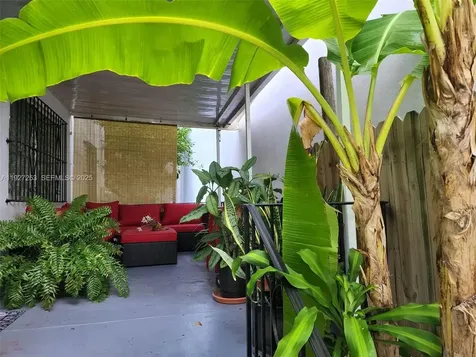 364 SW 11th Street Miami FL 33130
