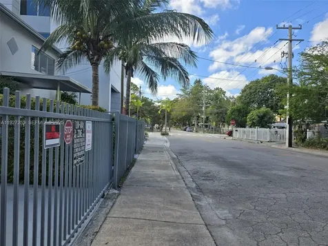 364 SW 11th Street Miami FL 33130