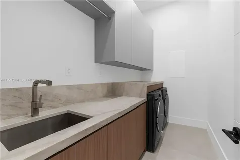 105 SW 33rd Place Cape Coral FL 33991