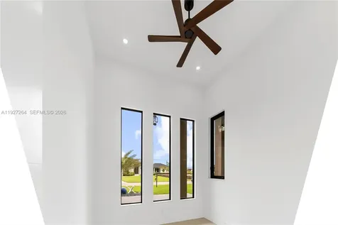105 SW 33rd Place Cape Coral FL 33991