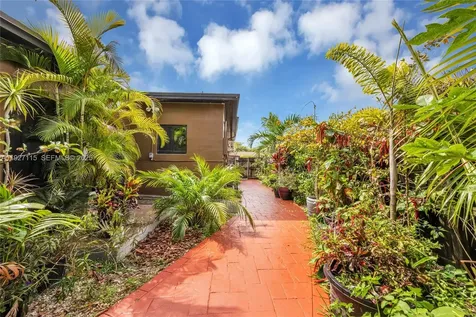 887 NE 145th Street North Miami FL 33161