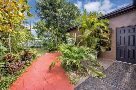 887 NE 145th Street North Miami FL 33161