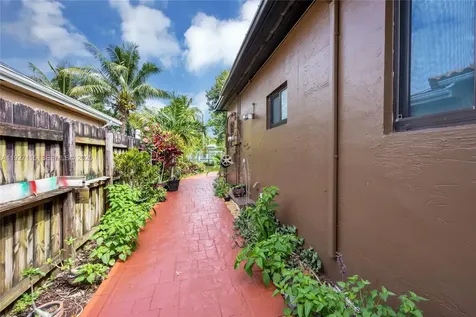 887 NE 145th Street North Miami FL 33161