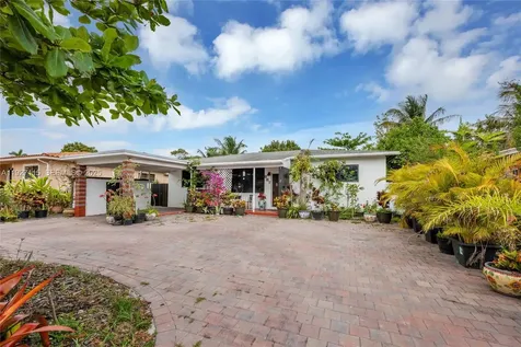 887 NE 145th Street North Miami FL 33161