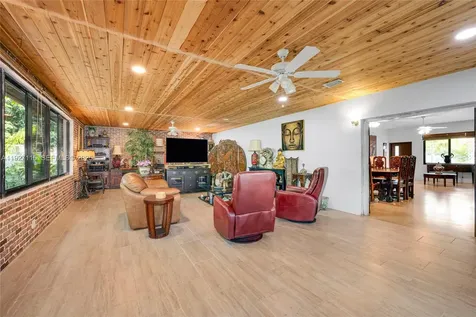 887 NE 145th Street North Miami FL 33161