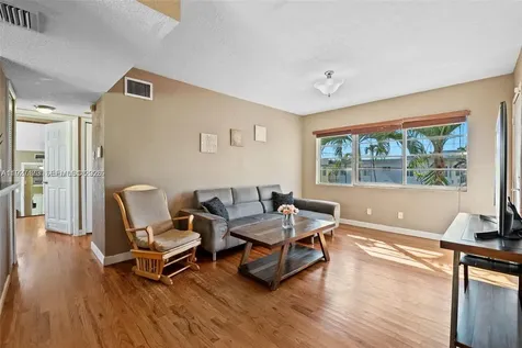 8345 Byron Avenue Miami Beach FL 33141