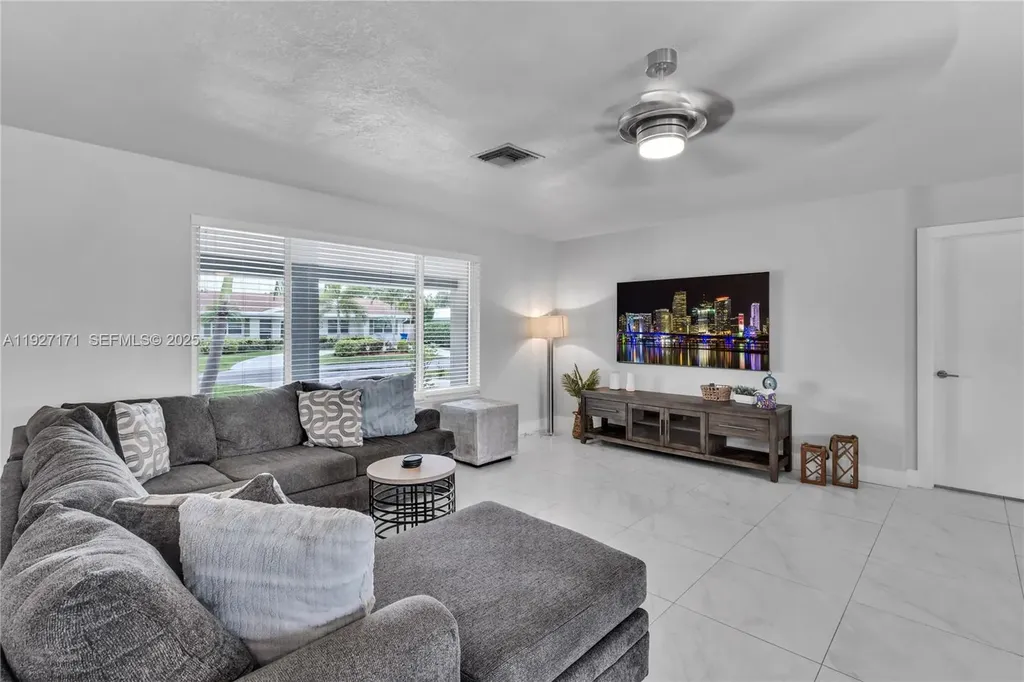 251 SE 8th Street Pompano Beach FL 33060