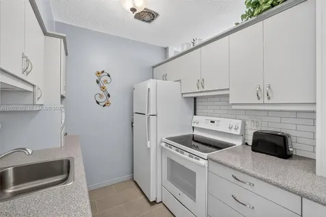 800 SW 10th Terrace Hallandale Beach FL 33009