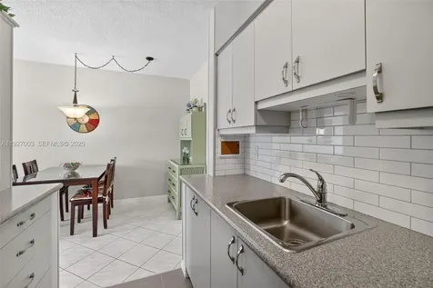 800 SW 10th Terrace Hallandale Beach FL 33009