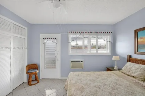 800 SW 10th Terrace Hallandale Beach FL 33009