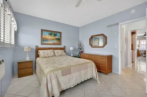 800 SW 10th Terrace Hallandale Beach FL 33009