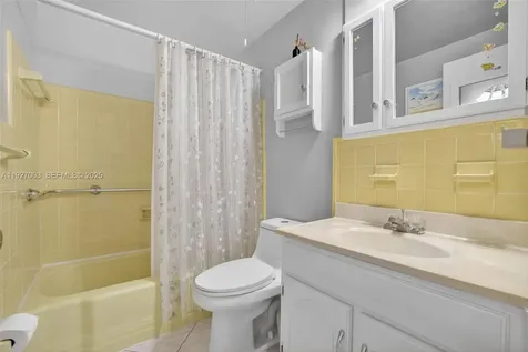 800 SW 10th Terrace Hallandale Beach FL 33009