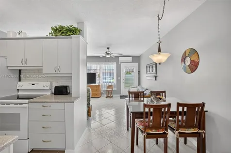 800 SW 10th Terrace Hallandale Beach FL 33009